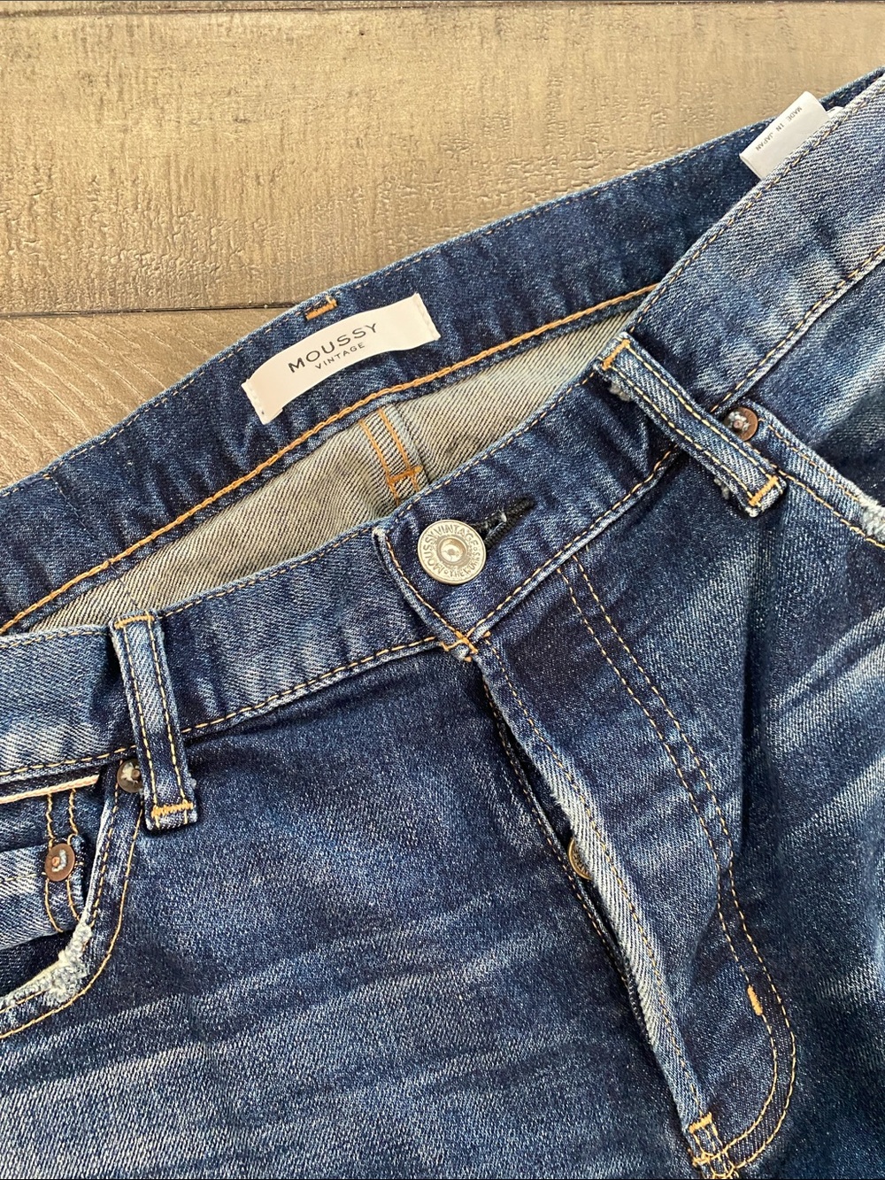 Moussy Women's Straight Jeans in Medium Blue Wash - Picture 3 of 7